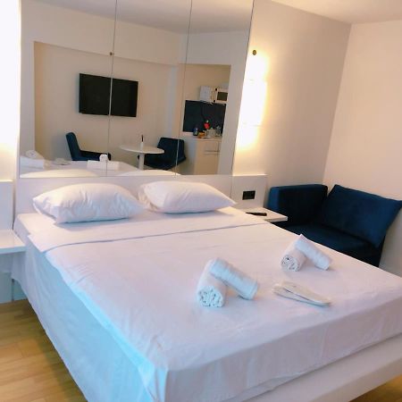 Apart Twin Lola Batumi Esterno foto